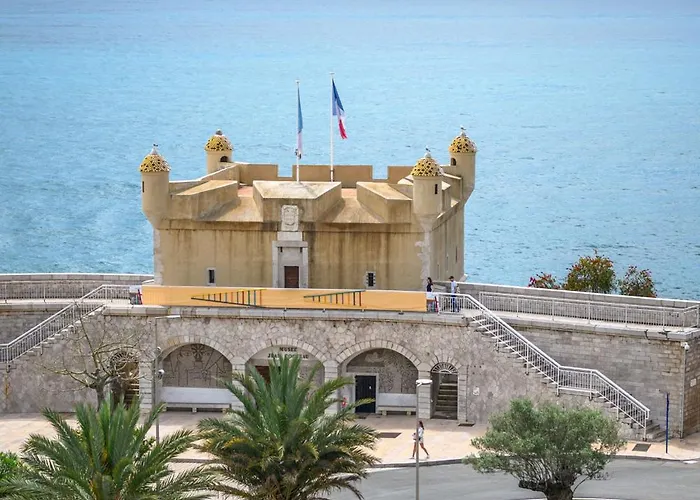 3 Pieces Avec Vue Sur Le Bastion מנטון