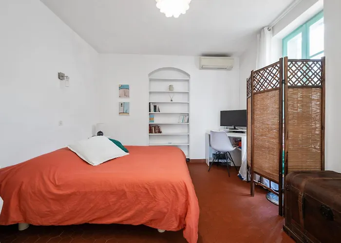 3 Pieces Avec Vue Sur Le Bastion מנטון